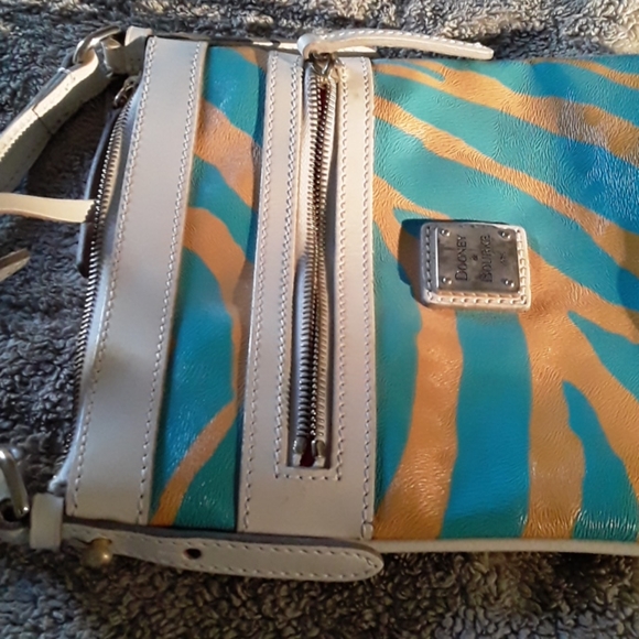 Dooney & Bourke cross body purse - Picture 4 of 5